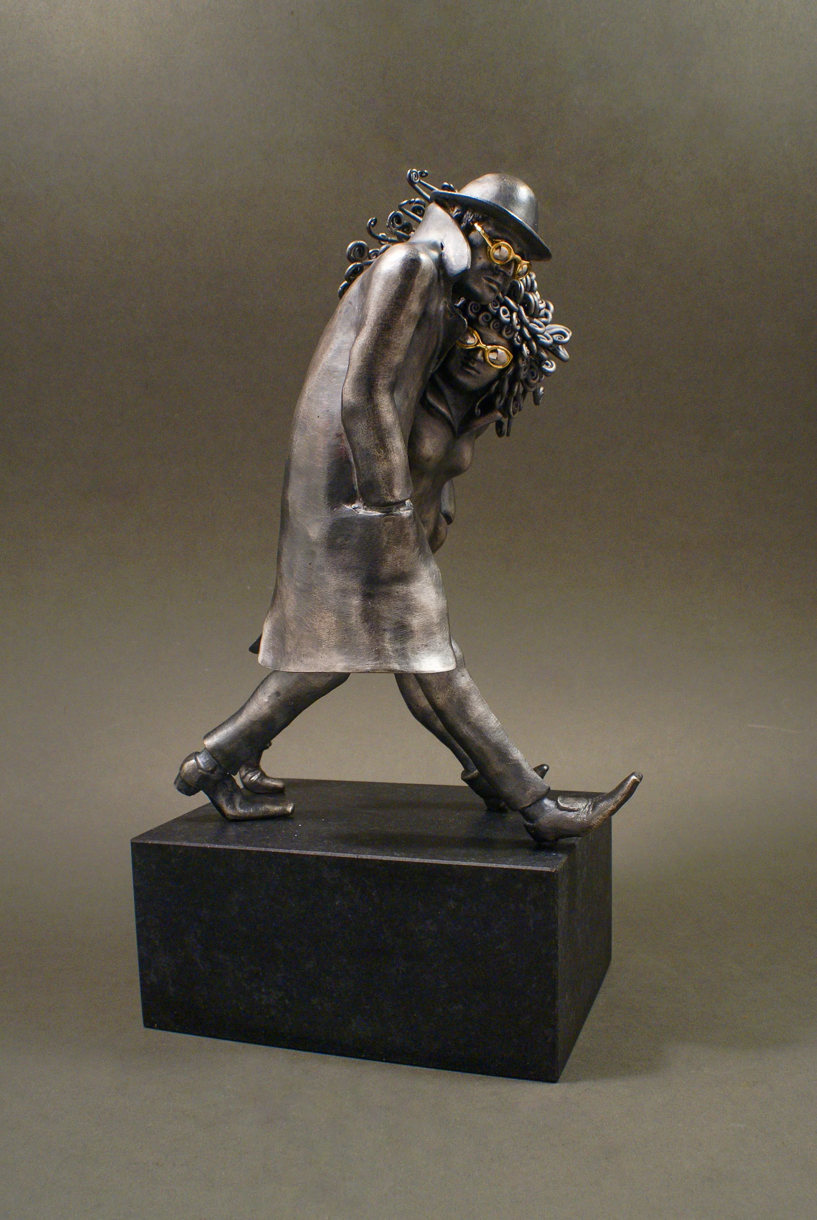Bronze Sculpture | Passers-by - Image 3